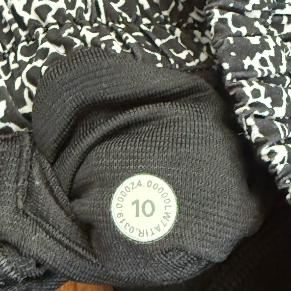 Lululemon Hotty Hot Short II 2.5" in Polar Shift Inverse Alpine White Black 10 - Picture 13 of 14